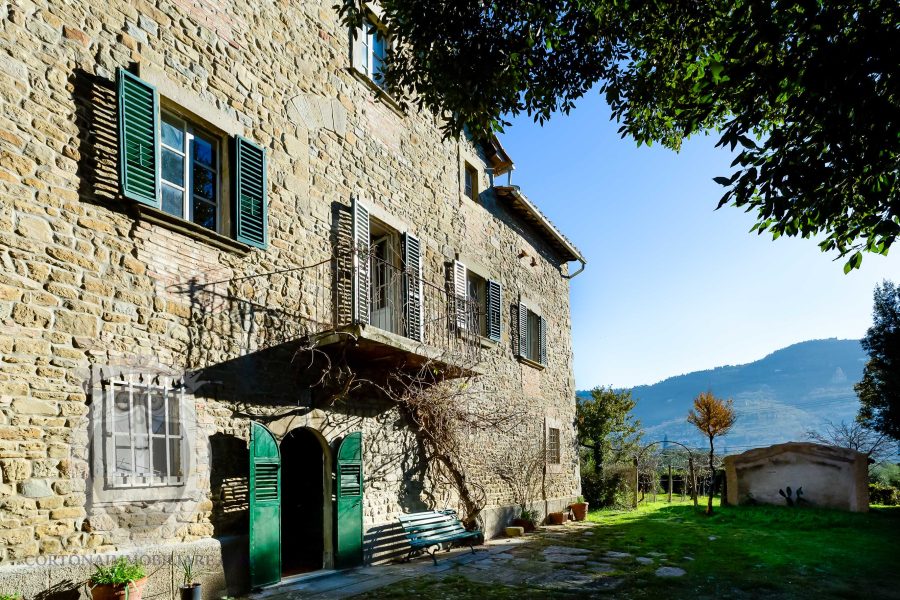 Farmhouse with annexes