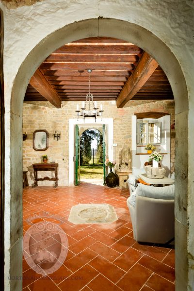 Casale con annessi