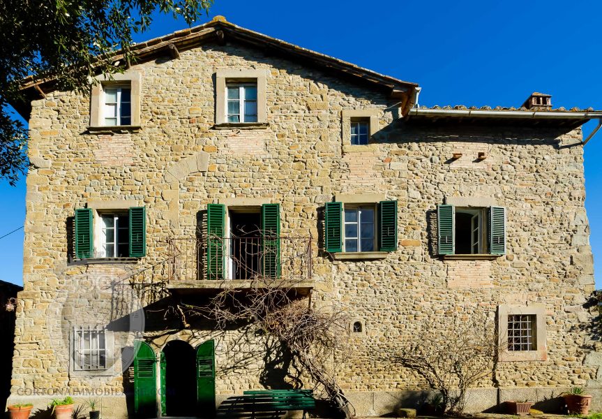 Farmhouse with annexes