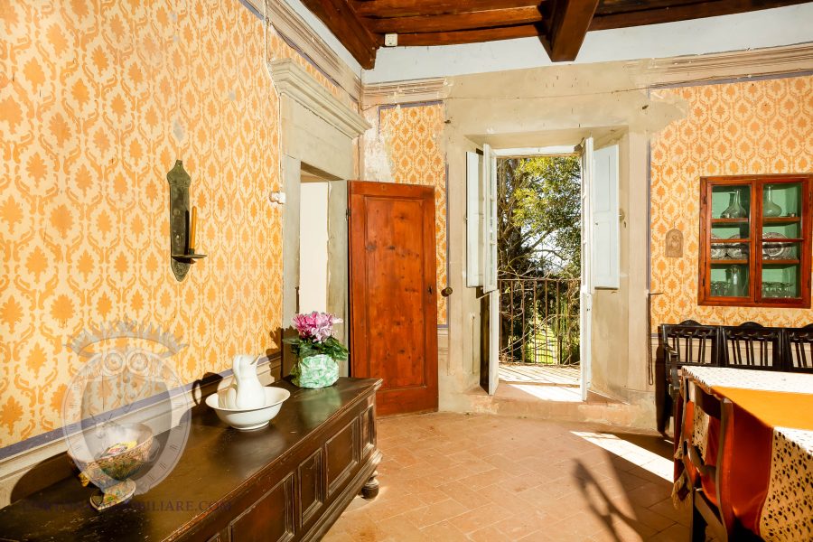 Casale con annessi