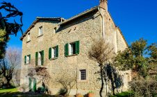 Casale con annessi