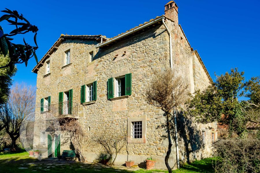 Casale con annessi