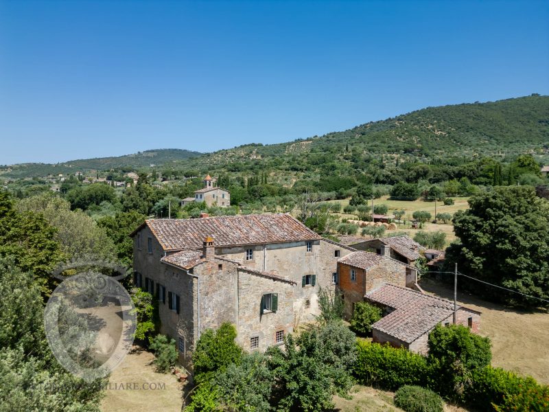 Casale con annessi