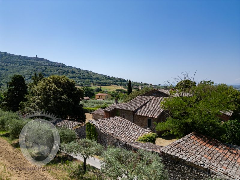 Casale con annessi