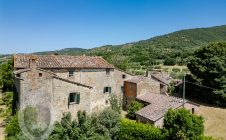 Farmhouse with annexes