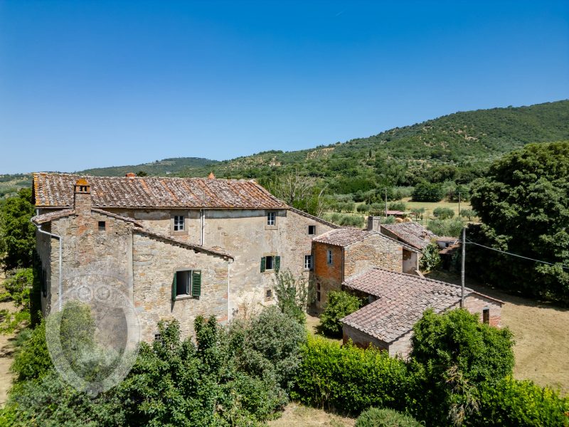 Farmhouse with annexes