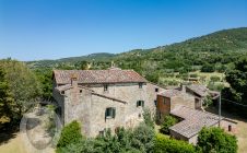 Casale con annessi