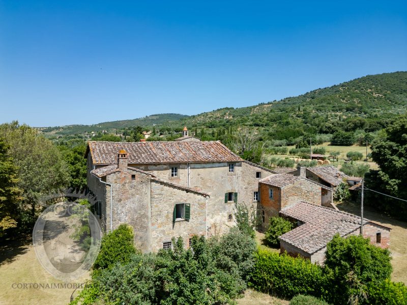Casale con annessi