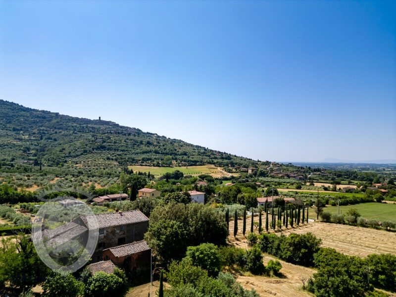 Casale con annessi
