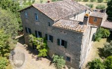 Casale con annessi
