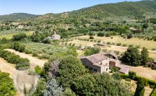 Casale con annessi