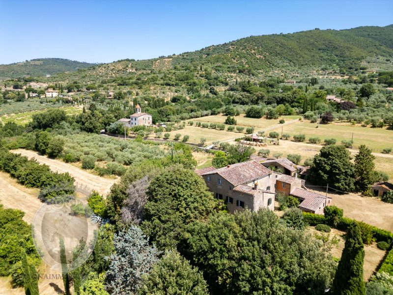 Casale con annessi