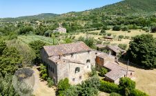 Farmhouse with annexes