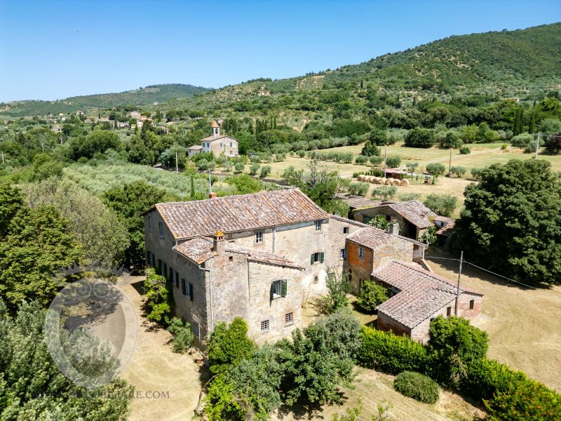 Farmhouse with annexes