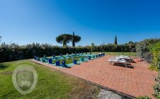 Casa con giardino e piscina