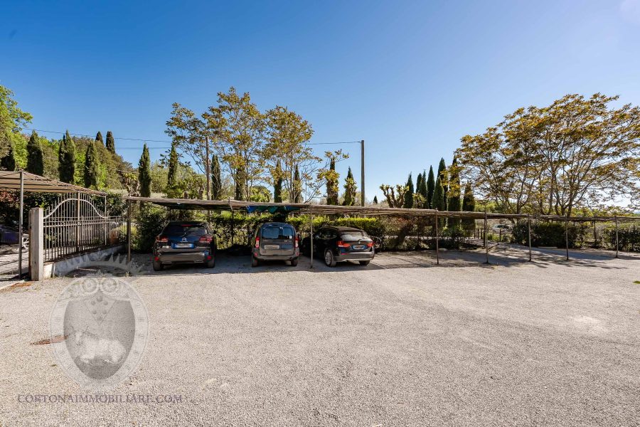 Casa con giardino e piscina