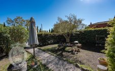 Casa con giardino e piscina