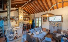 Casa con giardino e piscina