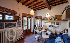Casa con giardino e piscina