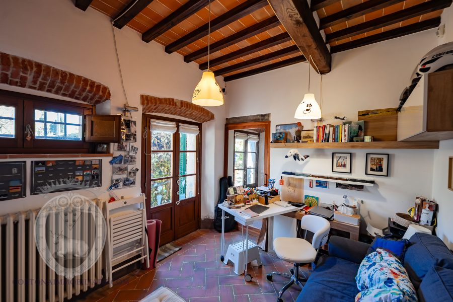 Casa con giardino e piscina
