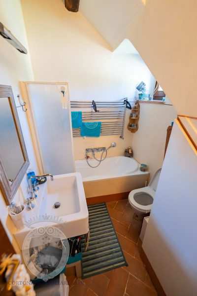 Casa con giardino e piscina