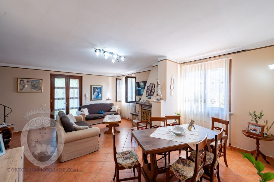 Casa indipendente con giardino
