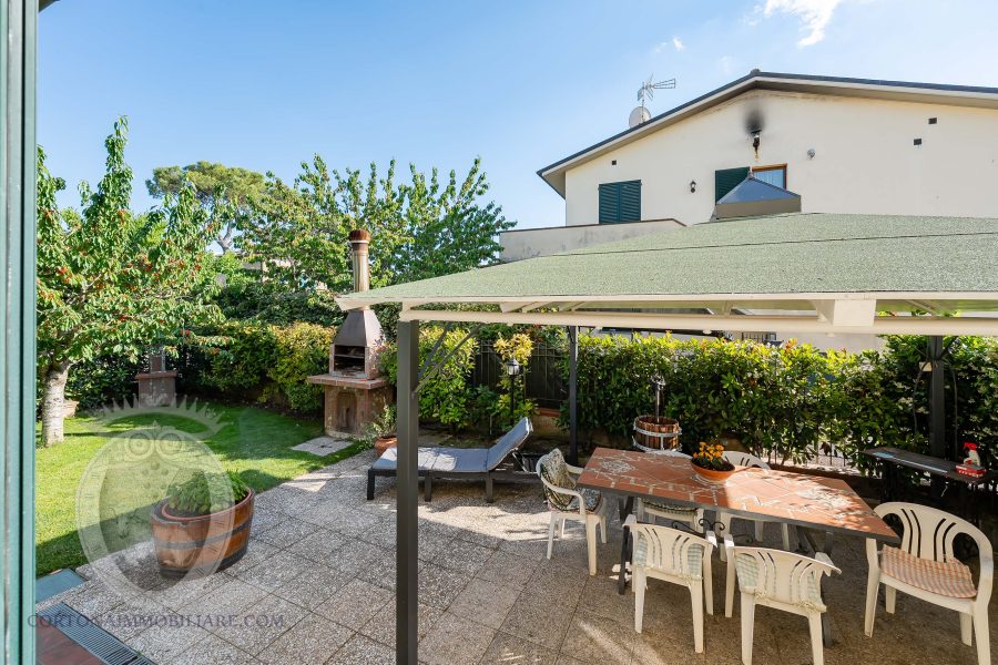 Casa indipendente con giardino