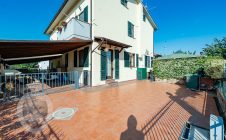 Casa indipendente con giardino