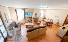 Casa indipendente con giardino
