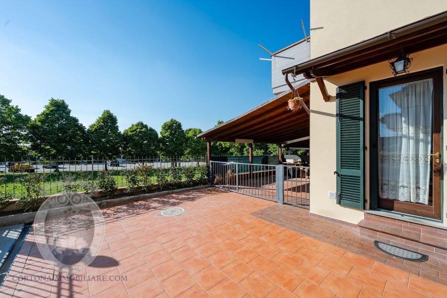 Casa indipendente con giardino