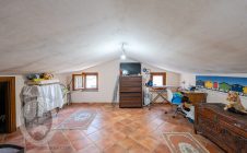 Casa indipendente con giardino