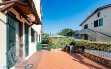 Casa indipendente con giardino