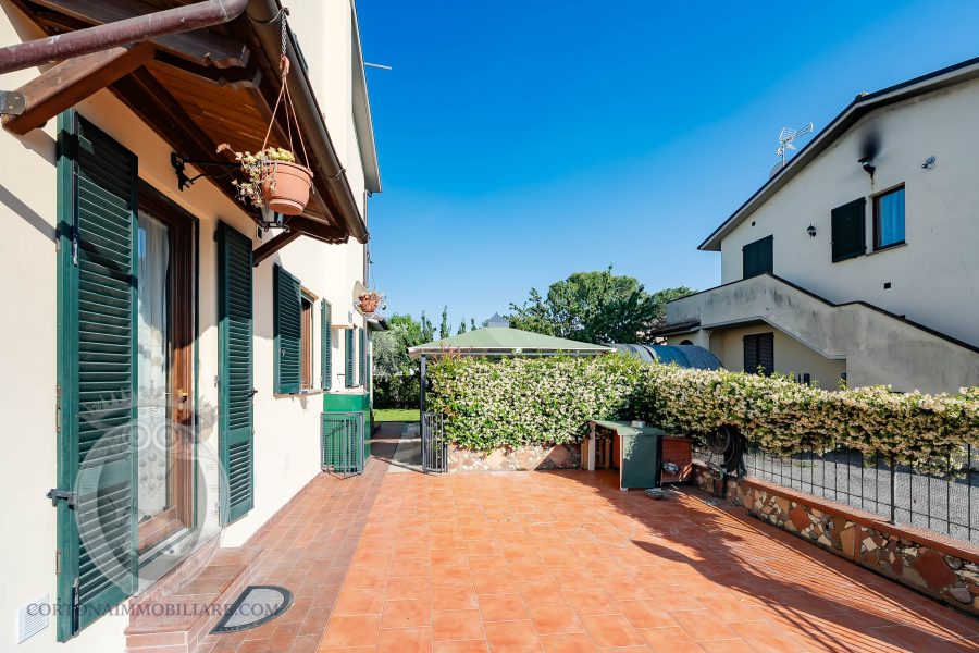 Casa indipendente con giardino