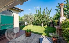 Casa indipendente con giardino