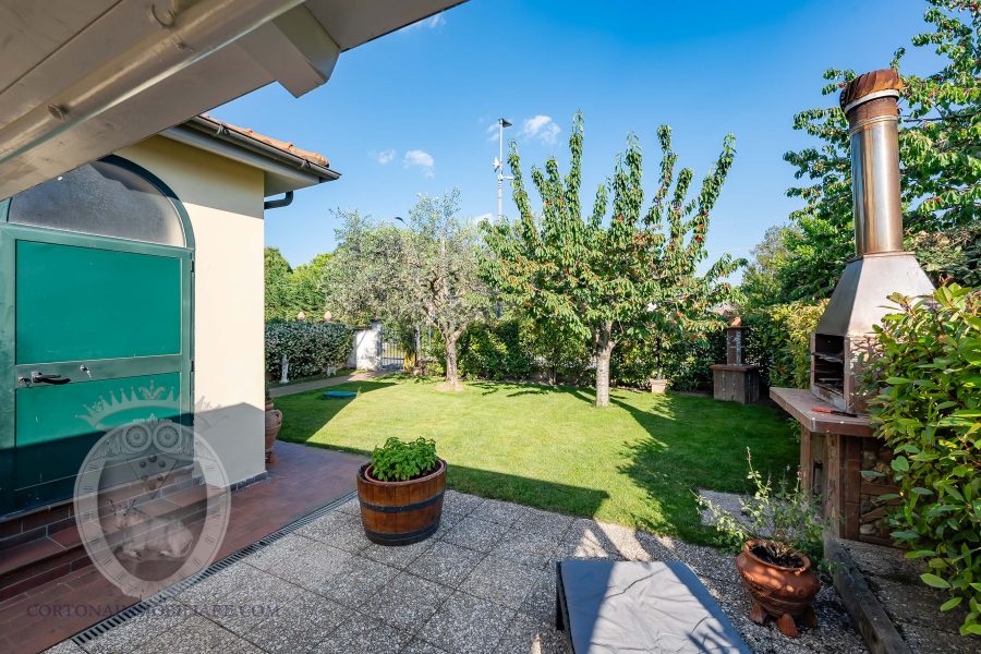 Casa indipendente con giardino