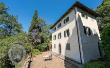 Villa with annex and land