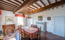 Villa con annesso e terreno