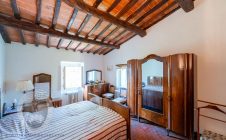 Villa con annesso e terreno