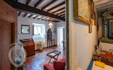 Villa con annesso e terreno