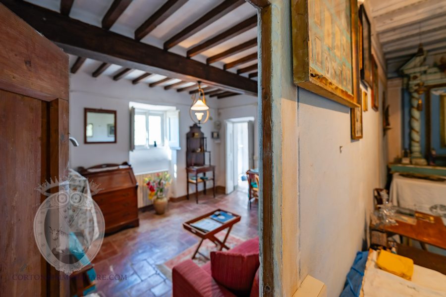 Villa con annesso e terreno