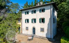Villa with annex and land