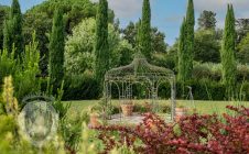 Villa nobiliare con annessi e terreno