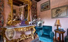 Villa nobiliare con annessi e terreno