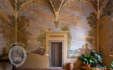 Villa nobiliare con annessi e terreno