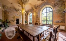 Villa nobiliare con annessi e terreno