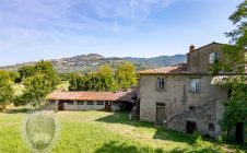 Farmhouse with annexes