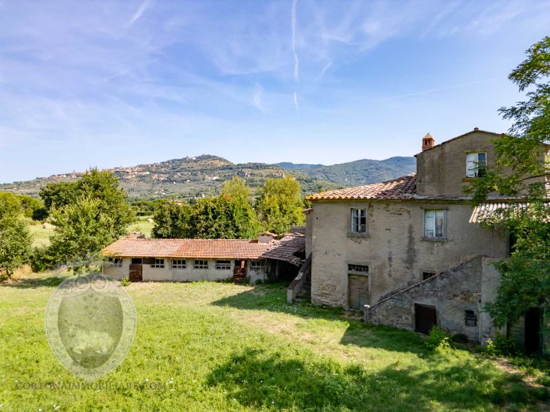 Farmhouse with annexes