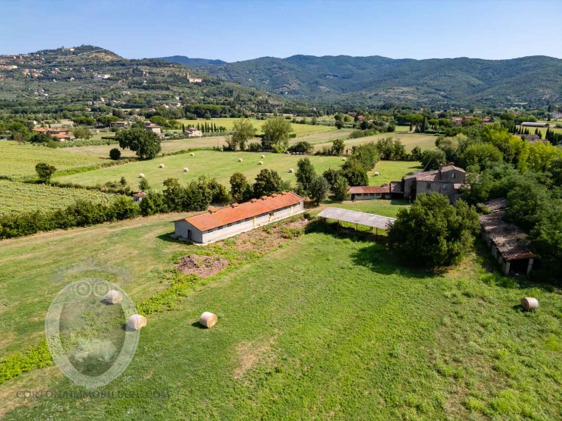 Farmhouse with annexes