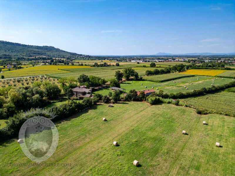 Farmhouse with annexes