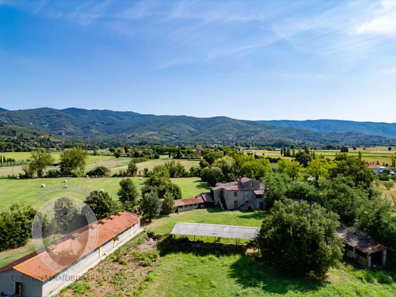 Farmhouse with annexes